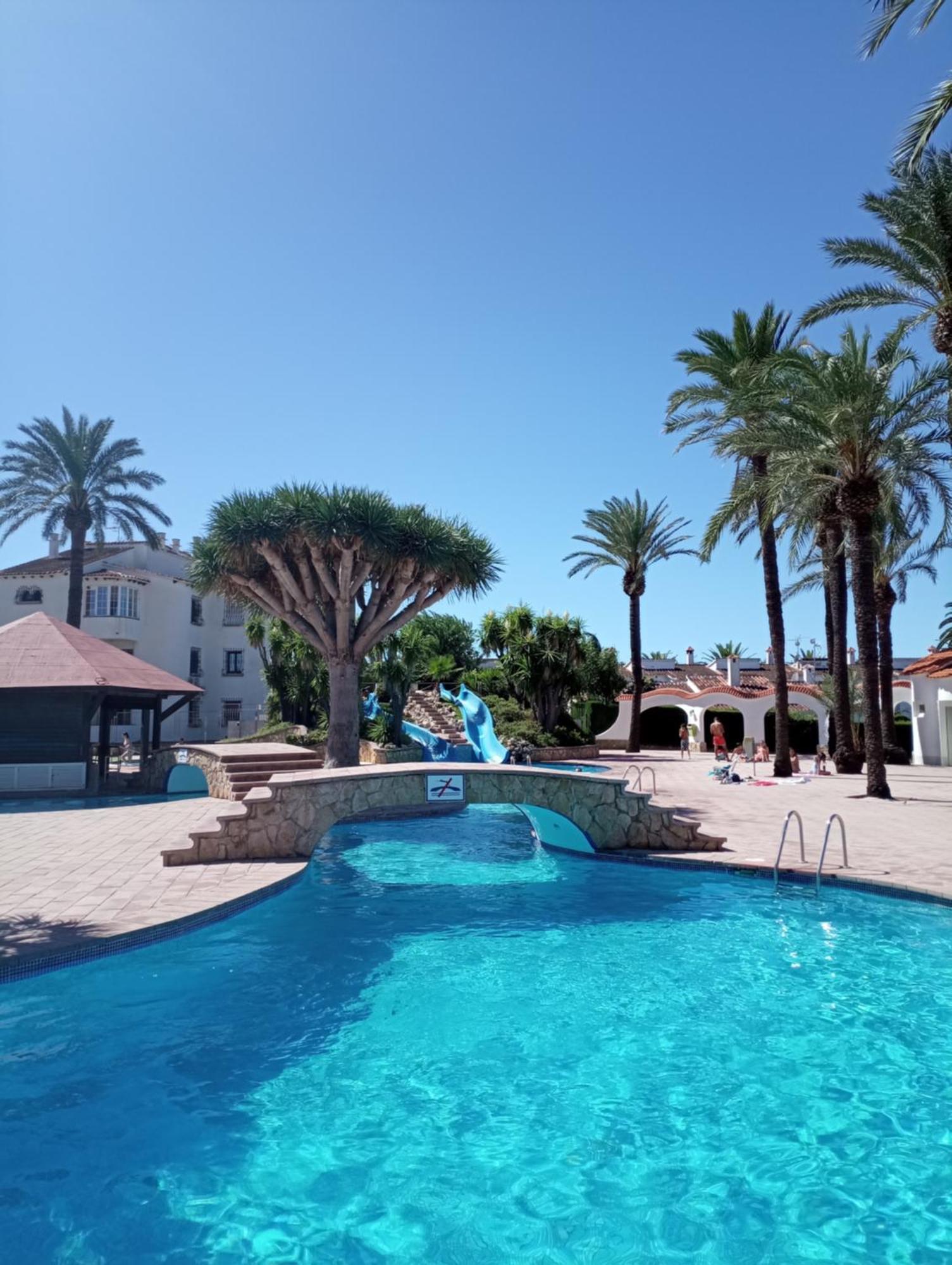Alojamiento con Piscina y chiringuito Dénia Exterior foto